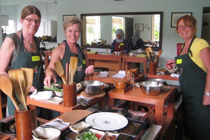 Taste of Malaysia: Cooking Class & Traditional Market Tour