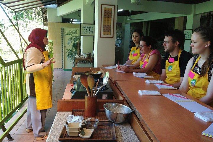 Taste of Malaysia: Cooking Class & Traditional Market Tour
