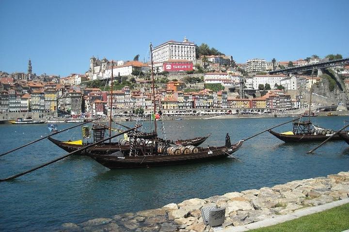 Private Porto from Lisbon with Portuguese lunch and Porto wine tasting