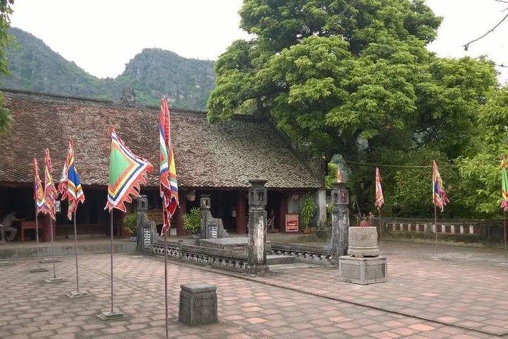 Hoa Lu - Tam Coc boat Trip and Mua Cave