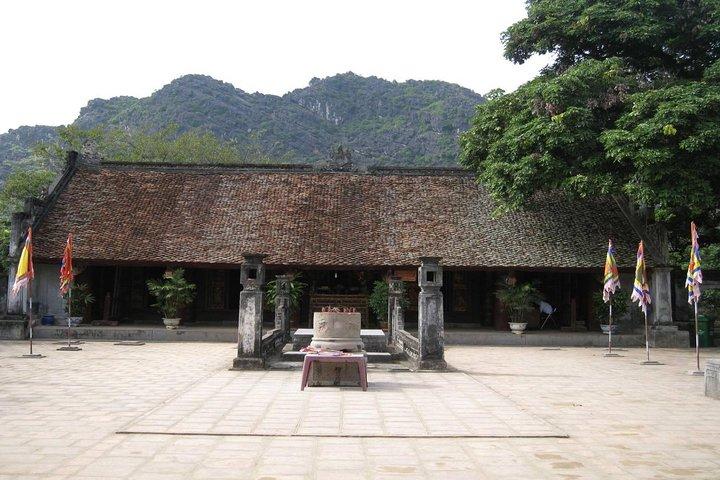 Hoa Lu - Tam Coc boat Trip and Mua Cave