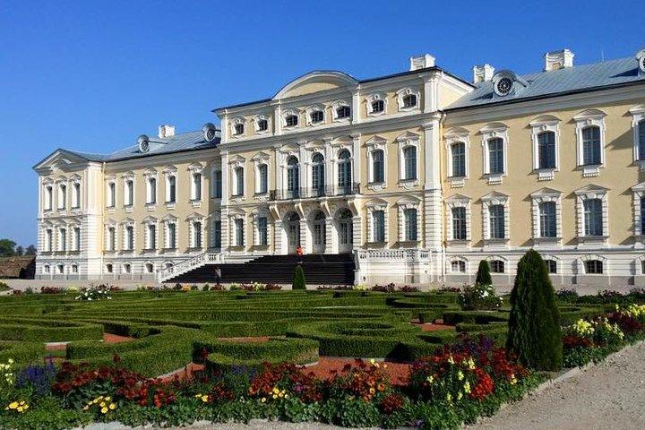 Full-Day Tour to the Hill of Crosses and Rundale Palace in Latvia from Vilnius