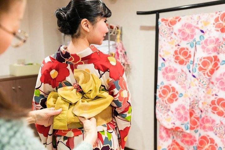 Long-sleeved 'Furisode' Kimono Experience in Kyoto