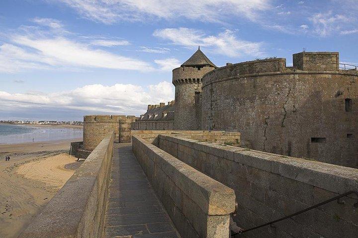 Day Trip with a local driver Mont Saint-Michel & Saint-Malo from Rennes 8h