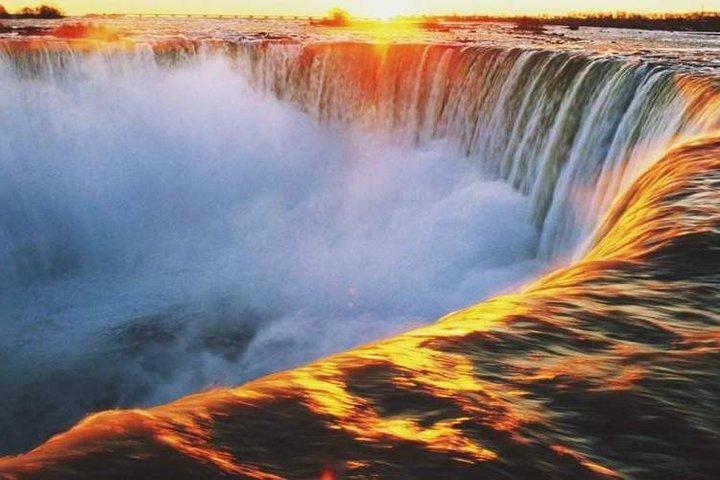 Niagara Falls Canadian Luxury Tour: Boat, Journey, Skylon & Lunch