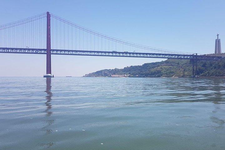 Morning Sailing Tour in Tagus River from Lisbon