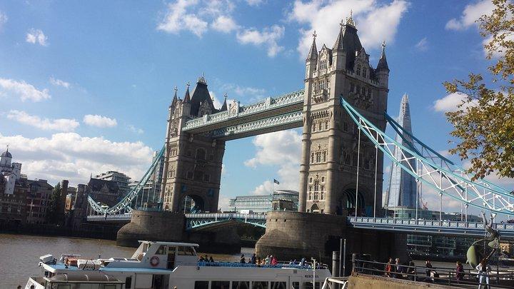 Private Chauffeur Driven London Sightseeing and Shopping Trip