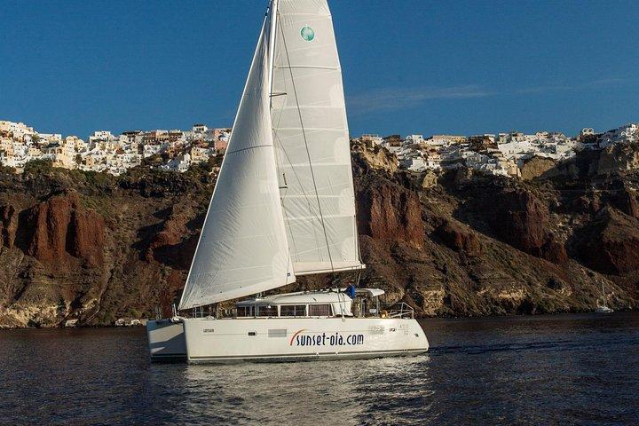 Private Morning Tour Lagoon 400-380 Sailing in Santorini ,lunch, drink, transfer