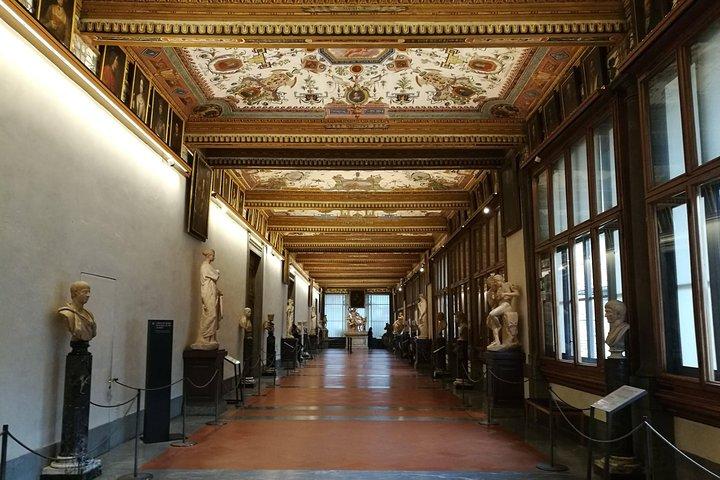 Florence: Early morning semi-private Uffizi Gallery guided experience