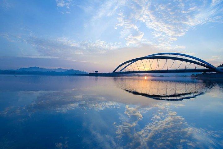Putrajaya Highlights Tour: Iconic Bridges, Landmarks & Lunch