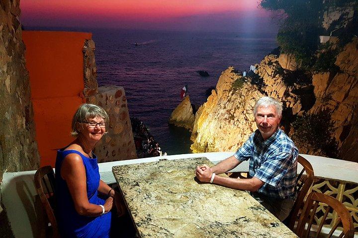 DeLuxe Cliff Divers Dinner + Sunset & City Tour