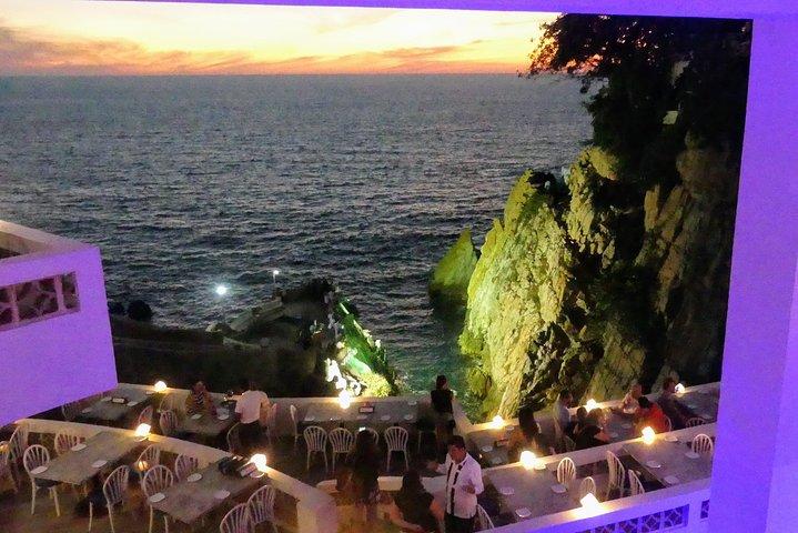 DeLuxe Cliff Divers Dinner + Sunset & City Tour