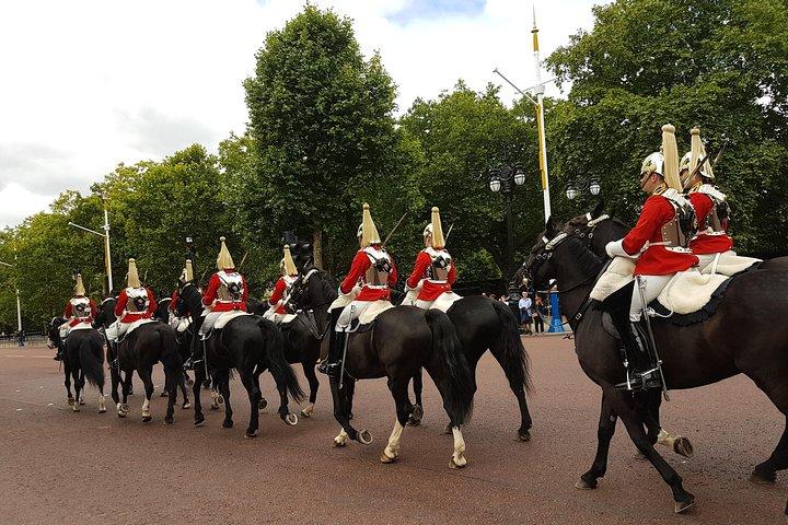 London Private Tour: Changing of the Guard & Westminster Abbey