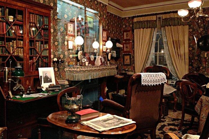 Sherlock Holmes Museum & See London's Top Sights Walking Tour