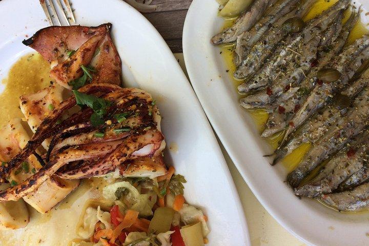 Santorini Food Tour: Fira Half-Day Small-Group Tour with Tastings