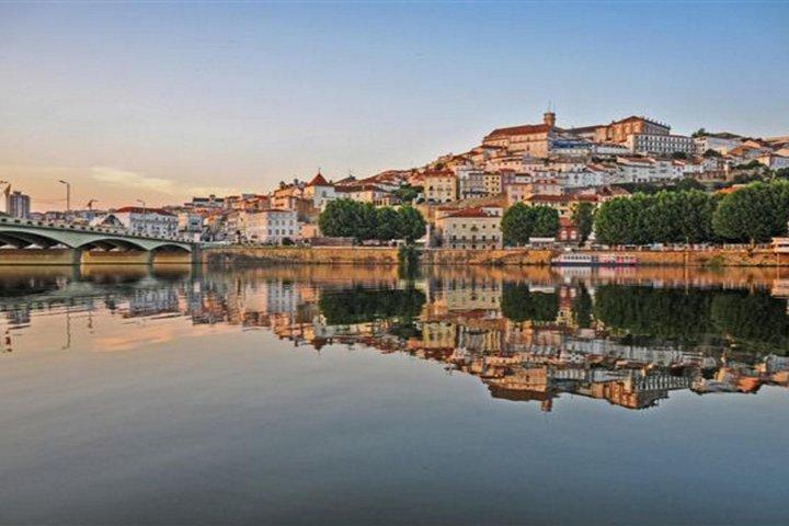 Private Transfer LISBON/PORTO w.guided stops-Choose 2 fr.the list
