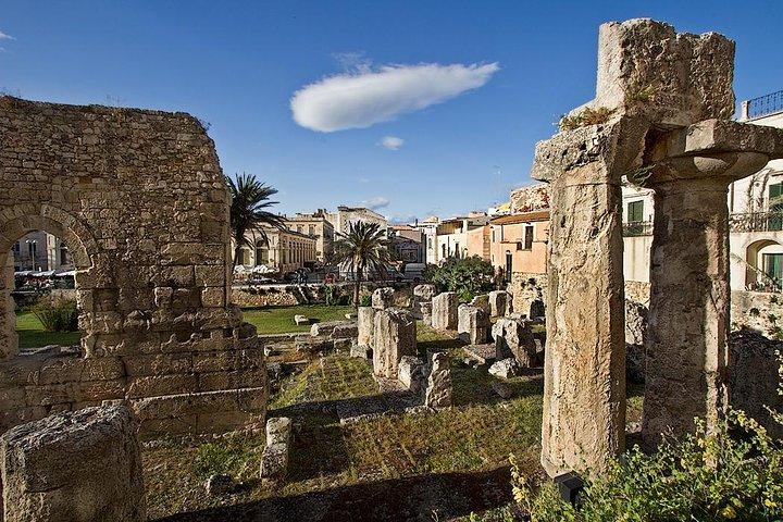 Syracuse Private Walking Tour with Traditional Lunch and Wine