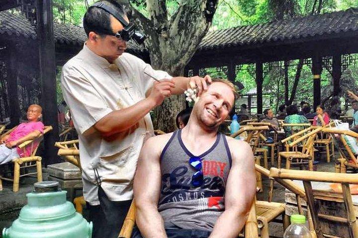 Private Half Day Chengdu Walking Tour including Teahouse and Street Food