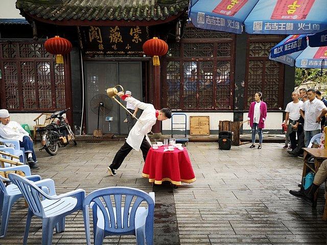 6-Hour Private Chengdu City Walking Tour with Tea Tasting