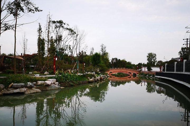6-Hour Private Chengdu City Walking Tour with Tea Tasting