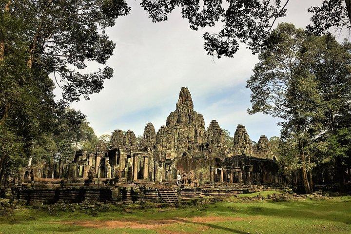 Private full day Angkor Small tour by Lexus