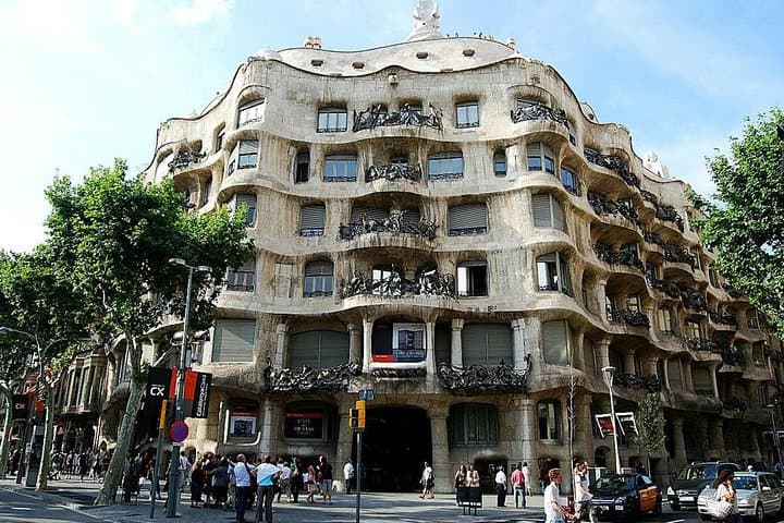 Barcelona Private Walking Tour with Skip the Line La Pedrera and Casa Batllo