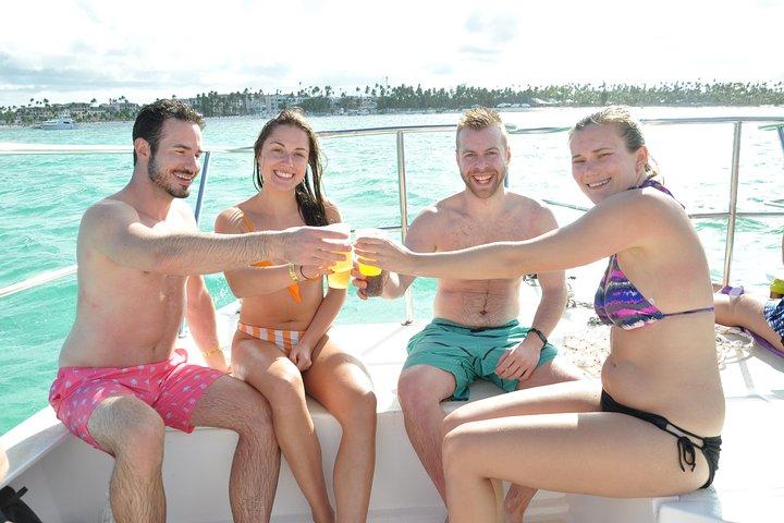 Punta Cana Combo Tour: Snorkeling, Catamaran Cruise & Parasailing