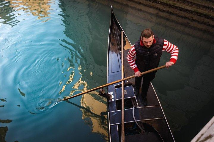 Fall in Love: Private Romantic Gondola Ride on the Grand Canal