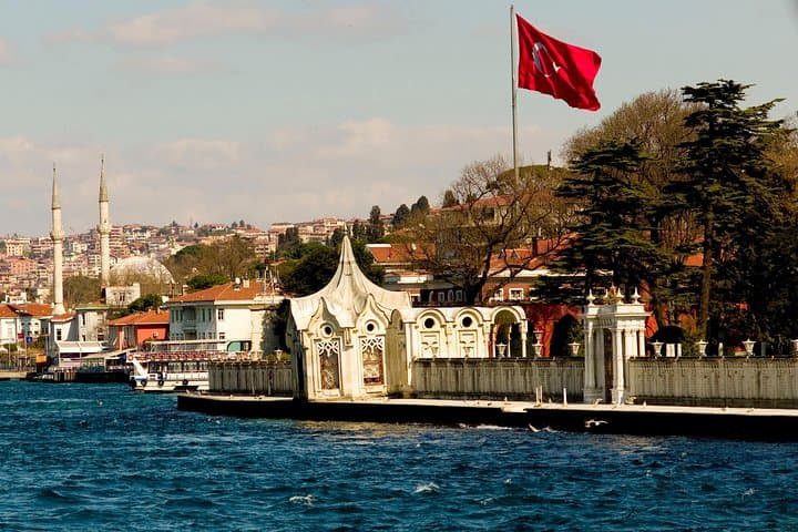 Half-Day Bosphorus Cruise to Black Sea from Istanbul with Lunch