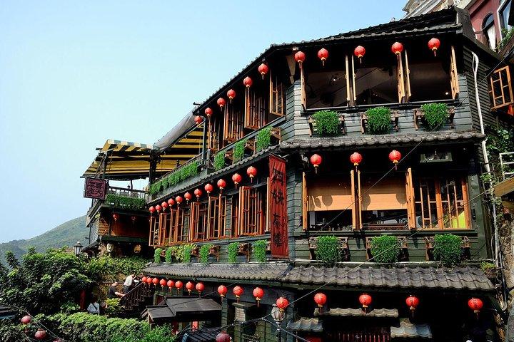 Small-Group Tour: Jiufen, Yehliu Geopark, and Shifen from Taipei
