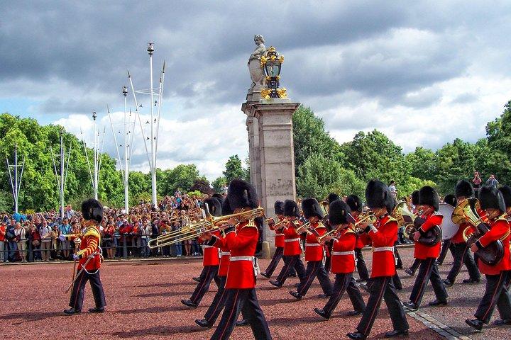 Changing of the Guard Guided Walking Tour Semi-Private 12ppl Max