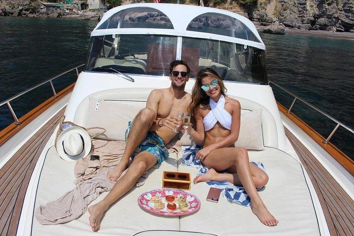 From Salerno: Small Group Amalfi Coast boat tour with stops in Positano & Amalfi
