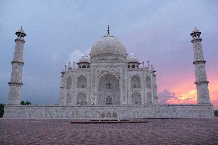 Same Day Agra Tour With Taj Mahal from Bangalore By Return Flights