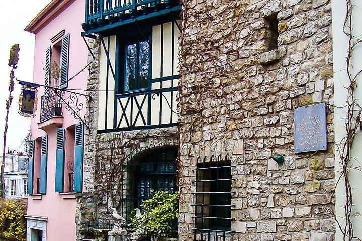 Montmartre Walking Tour with a Private Local Guide