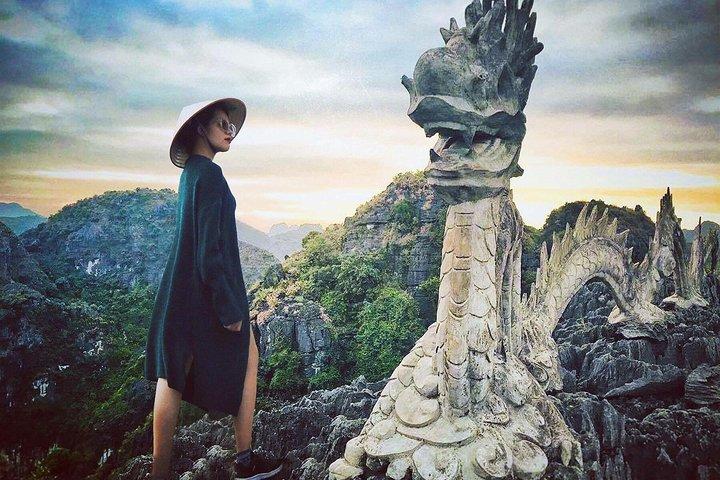 Ninh Binh 1 Day Trip With Mua Cave and Dragon Mountain Hiking