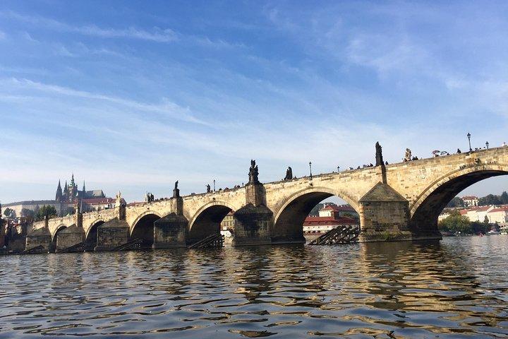 Private Custom Half-Day Tour: Prague Castle and River Cruise