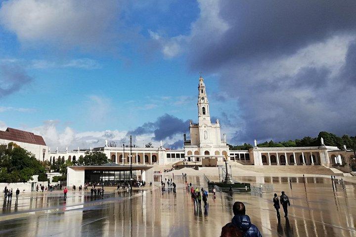 Private Tour to Fatima, Batalha, Nazare and Obidos from Lisbon