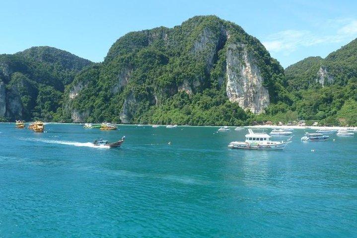 Private Tour to Phi Phi Early Bird by Charter Boat