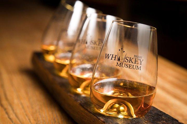 Dublin: Irish Whiskey Museum Tour with 3 or 4 Tastings