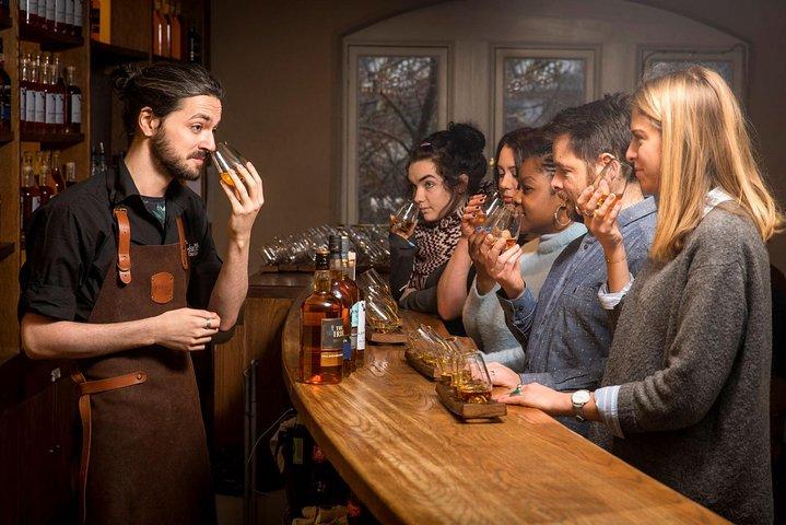 Dublin: Irish Whiskey Museum Tour with 3 or 4 Tastings