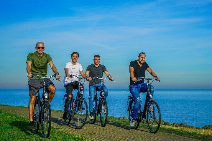 Bike rental Volendam - Explore the Countryside of Amsterdam