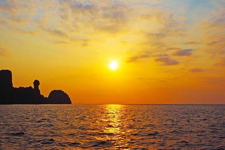 Private Tour Phi Phi Early Bird Premium Tour by Speed Boat