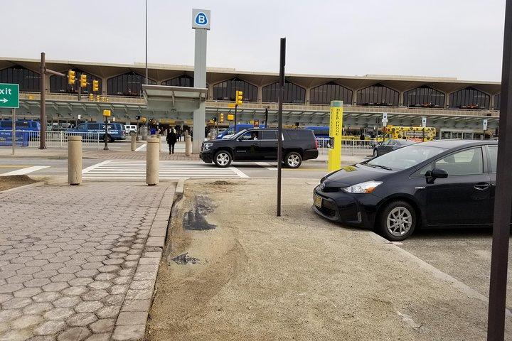 Traslado Privado del Aeropuerto EWR a Hoteles en NYC cada hora