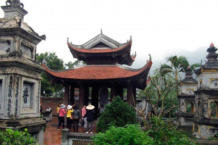 Guided Magnificent Hoa Lu & Mua Cave Tour with Lunch