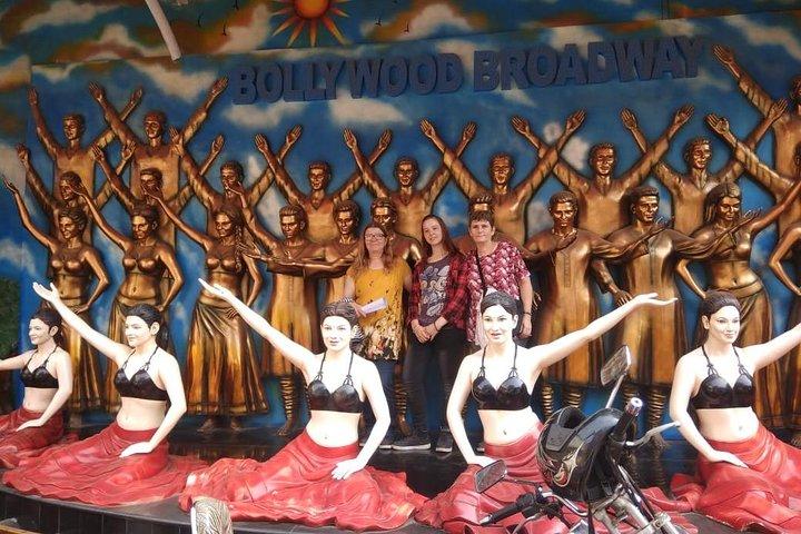 3 Days Complete Mumbai Tour Inclusive of Bollywood Studio Experience
