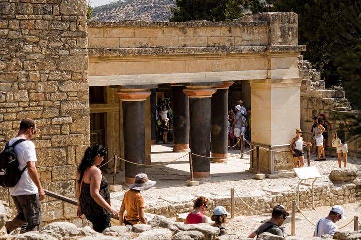 Knossos Museum and Heraklion tour from Rethymno