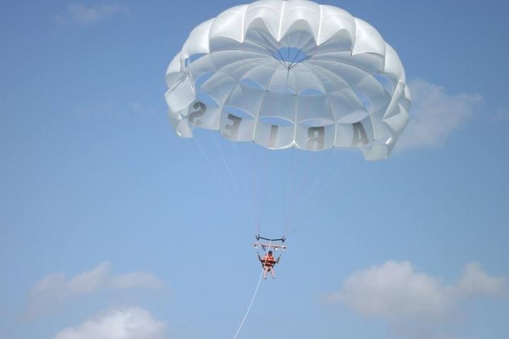 Single or Double Parasailing in Cabo with Views of The Arch