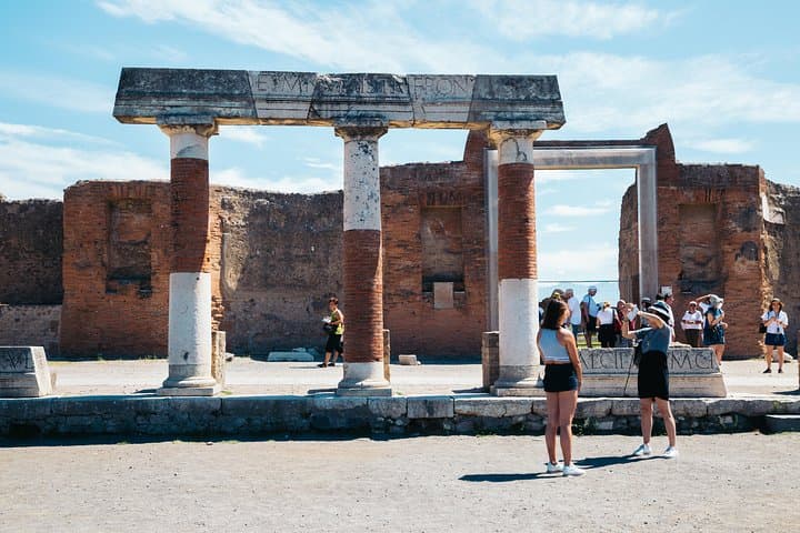 Pompeii 3 Hours Walking Tour Led by an Archaeologist
