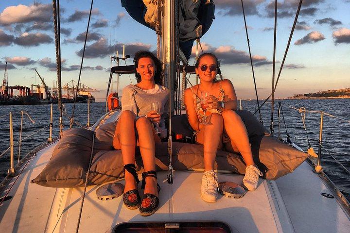Lisbon Sunset Sailing Tour with White or Rosé Wine and Snacks
