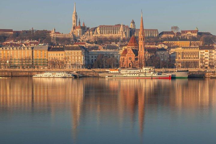 4 hours long private minivan tour in Budapest